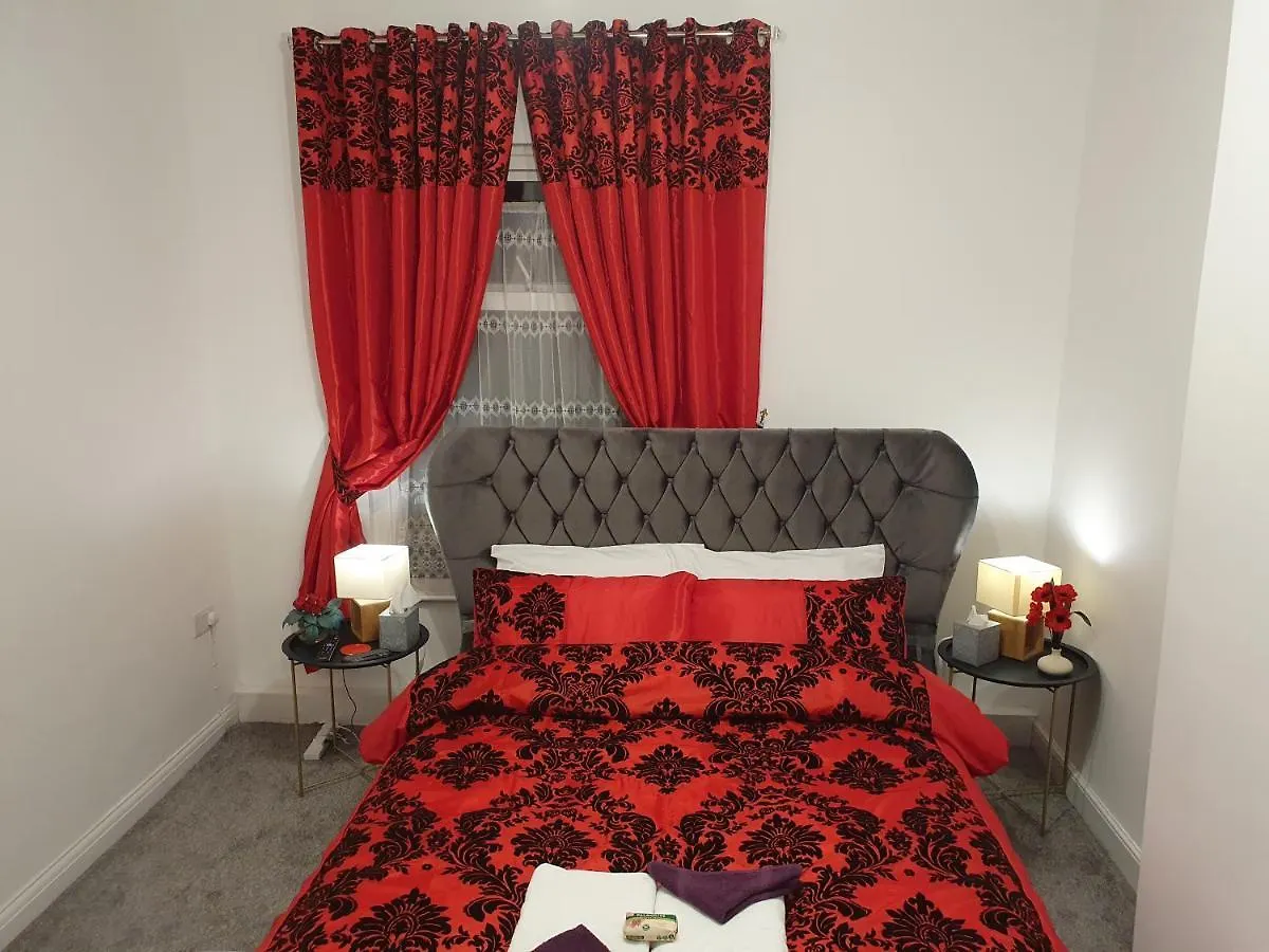King Bed Premium Luxury Suite + Free Parking + Free Fast Wifi Morley  0*, Morley (West Yorkshire) United Kingdom