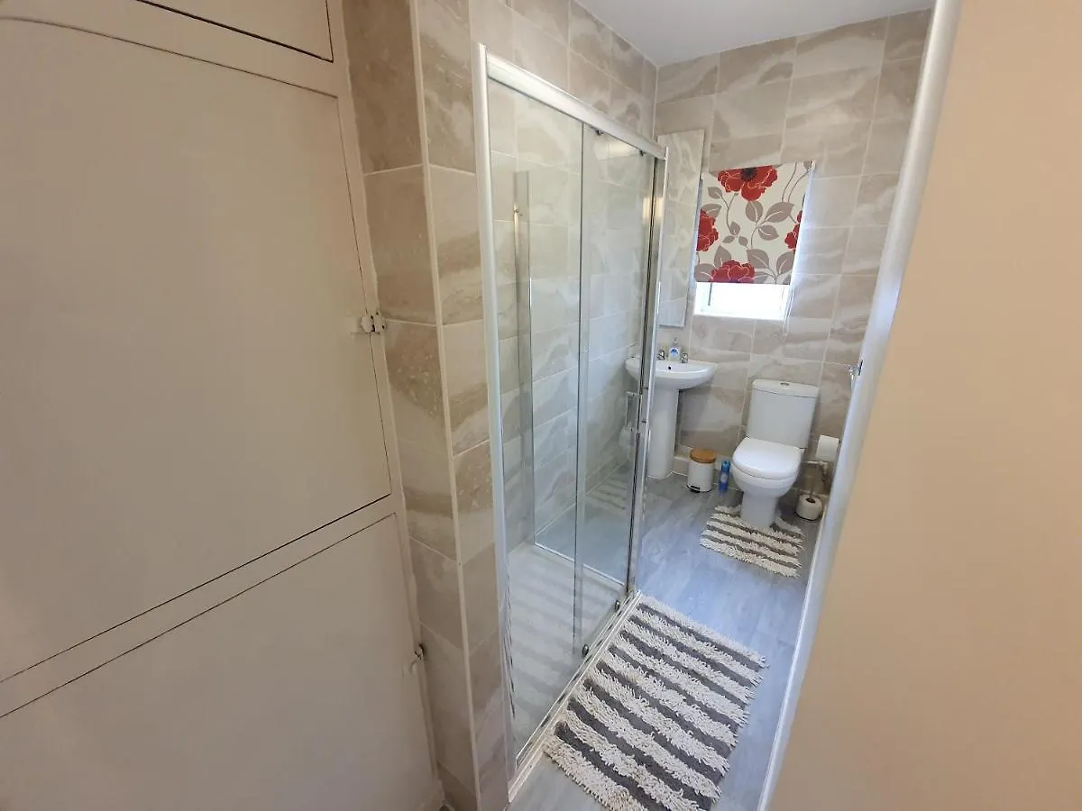 Holiday home King Bed Premium Luxury Suite + Free Parking + Free Fast Wifi Morley