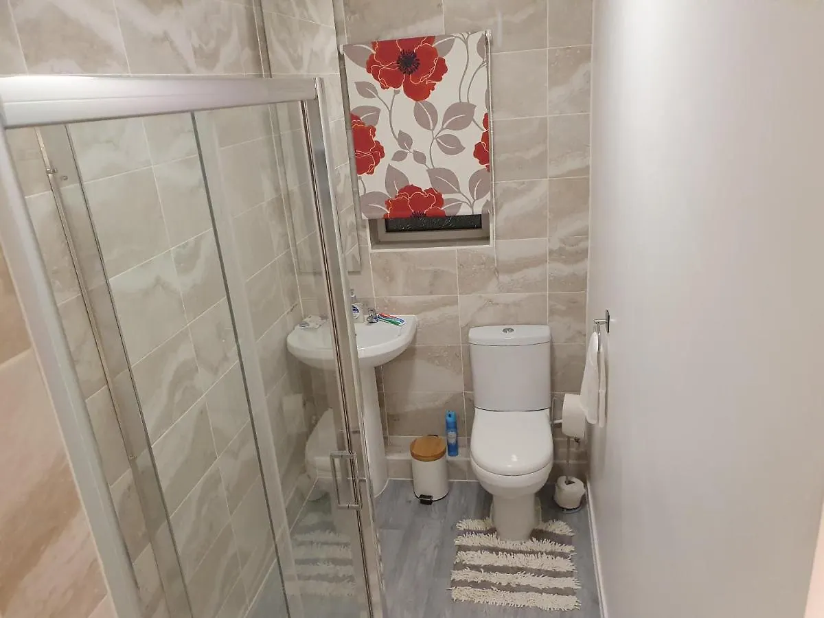 Holiday home King Bed Premium Luxury Suite + Free Parking + Free Fast Wifi Morley